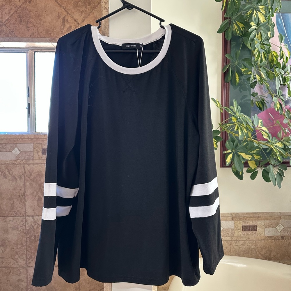 NWOT Women’s Black Crewneck Long Sleeve Top w Retro White Stripes Size XXL - Picture 3 of 8